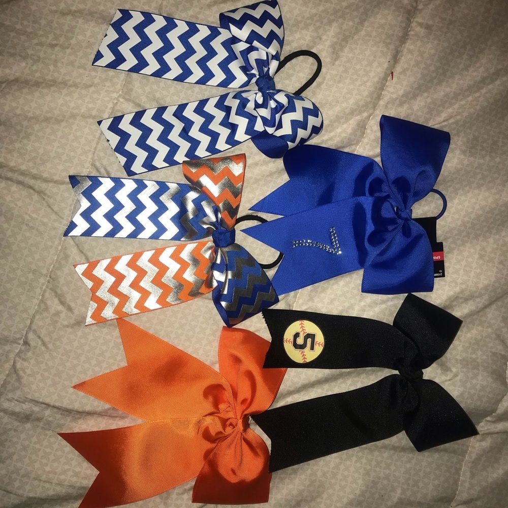 Athletic bows/ribbons